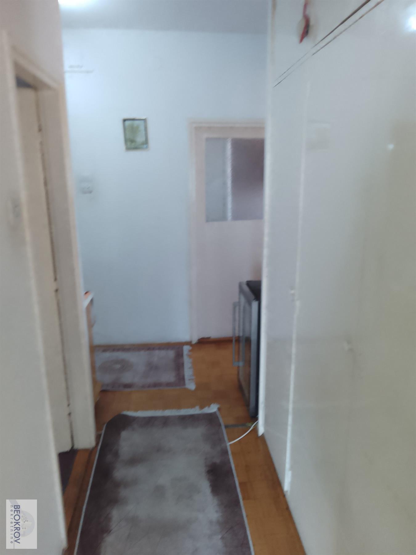 stanovi   Beograd  Dušanovac    Ustanička